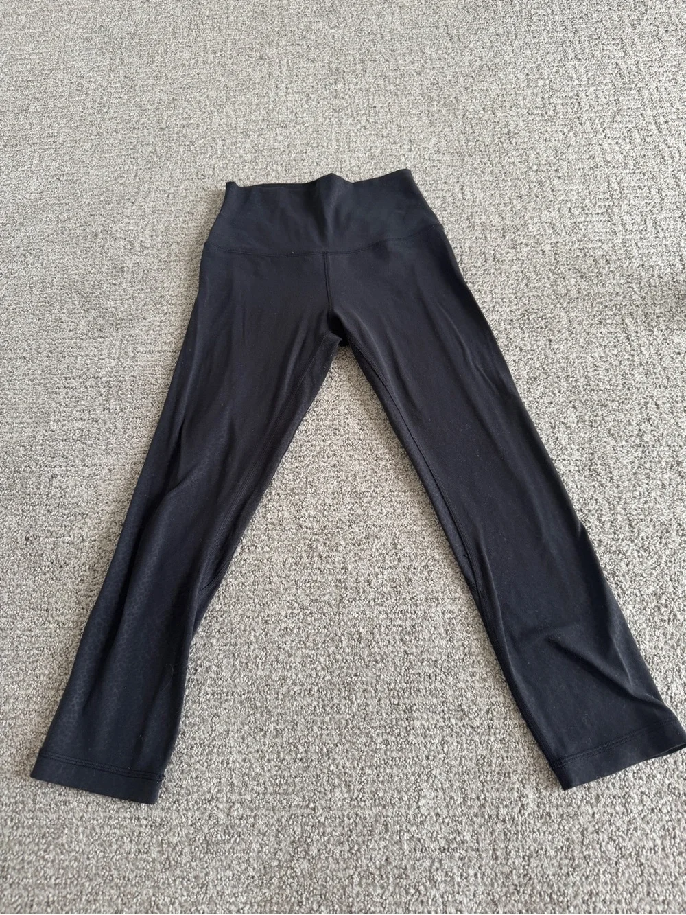 Lululemon Black Leggings Capris with Light Leopard print Size 4